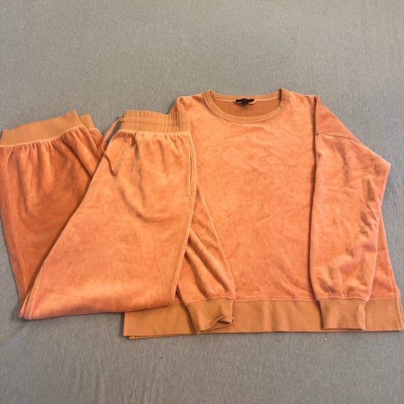 J. Crew Pants - J Crew 2 Piece Velour Pullover Crew Neck Sweatshirt and Pants Peach Blush size S